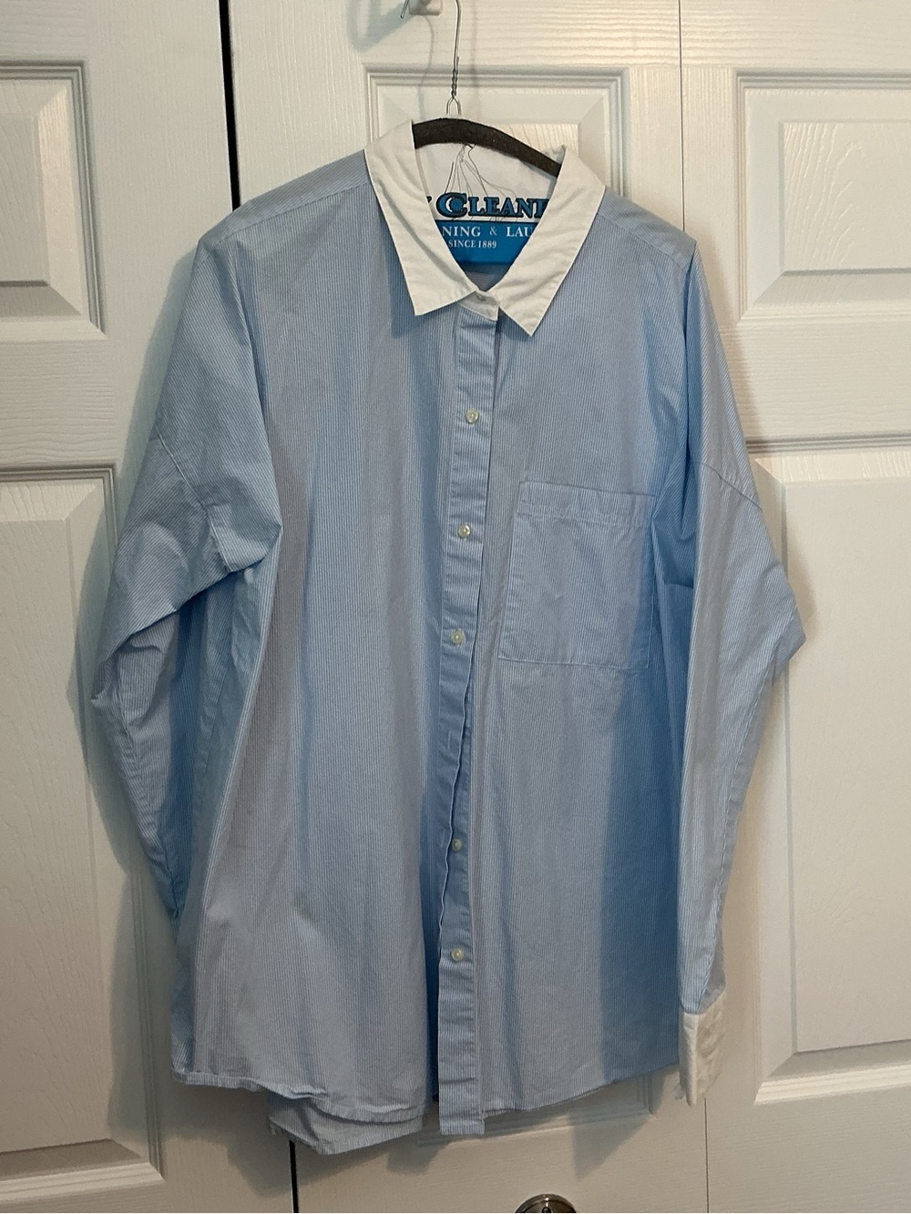Woman’s Light Blue Contrast Collar Dress Shirt